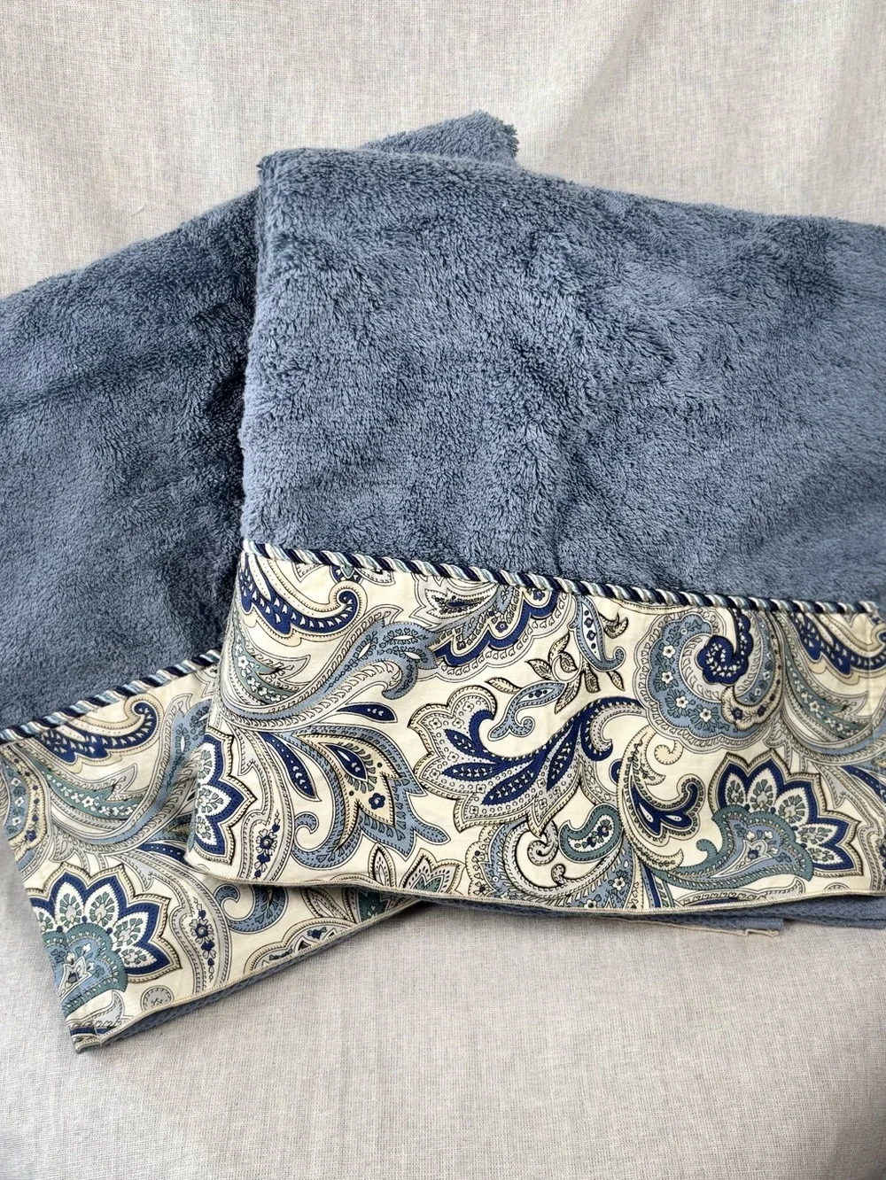 NEW Avanti Premier Egyptian Cotton Bath Towels Set of 2 Blue & Paisley 26x52